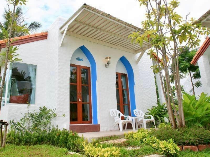 Baanmontra Beach Resort - Bankrut Extérieur photo